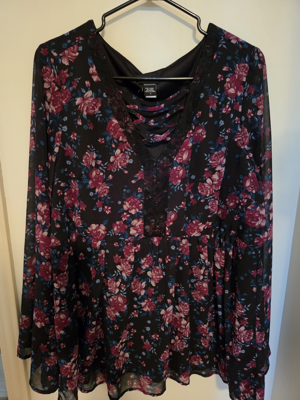 torrid Black Floral V‑Neck Peplum Top
